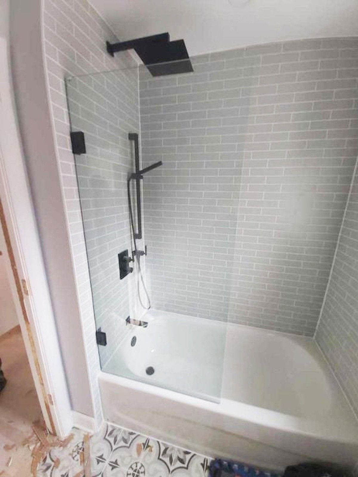 black moveable bathtub glass