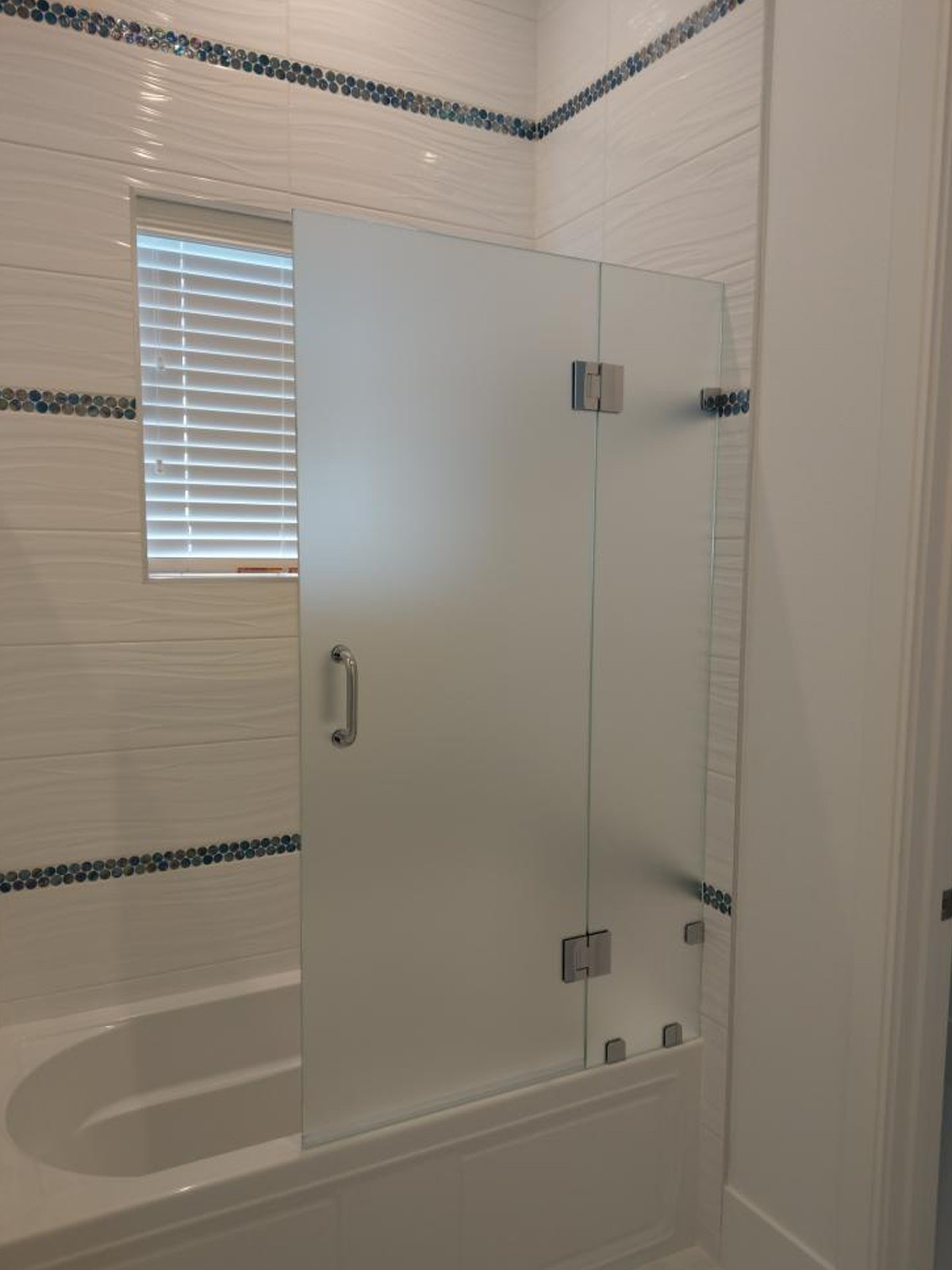 moveable bathtub glass