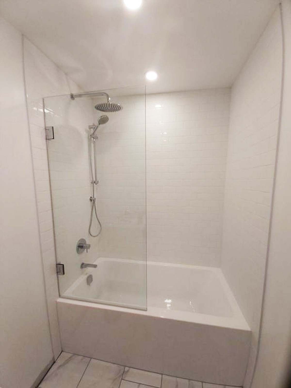 movable glass for bathtub